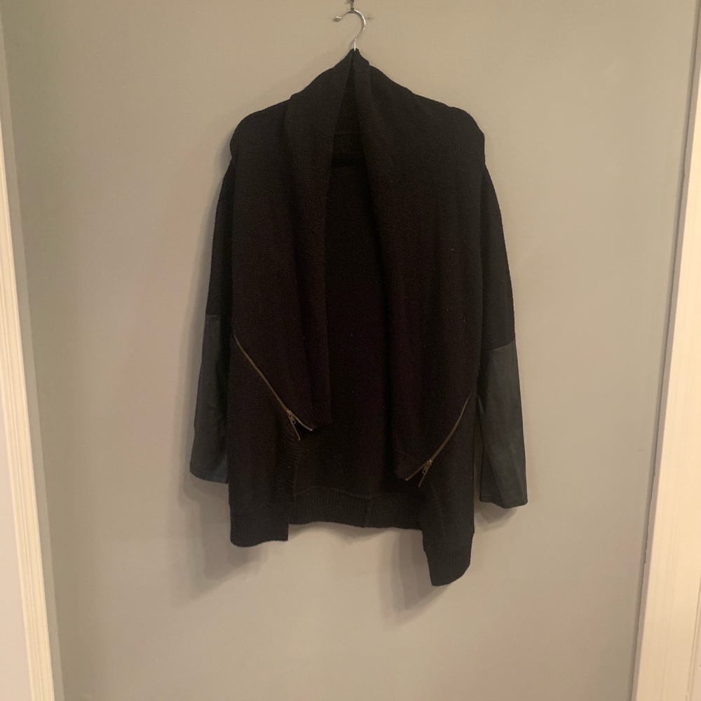 Black knitted open sweater with zippers and faux leather